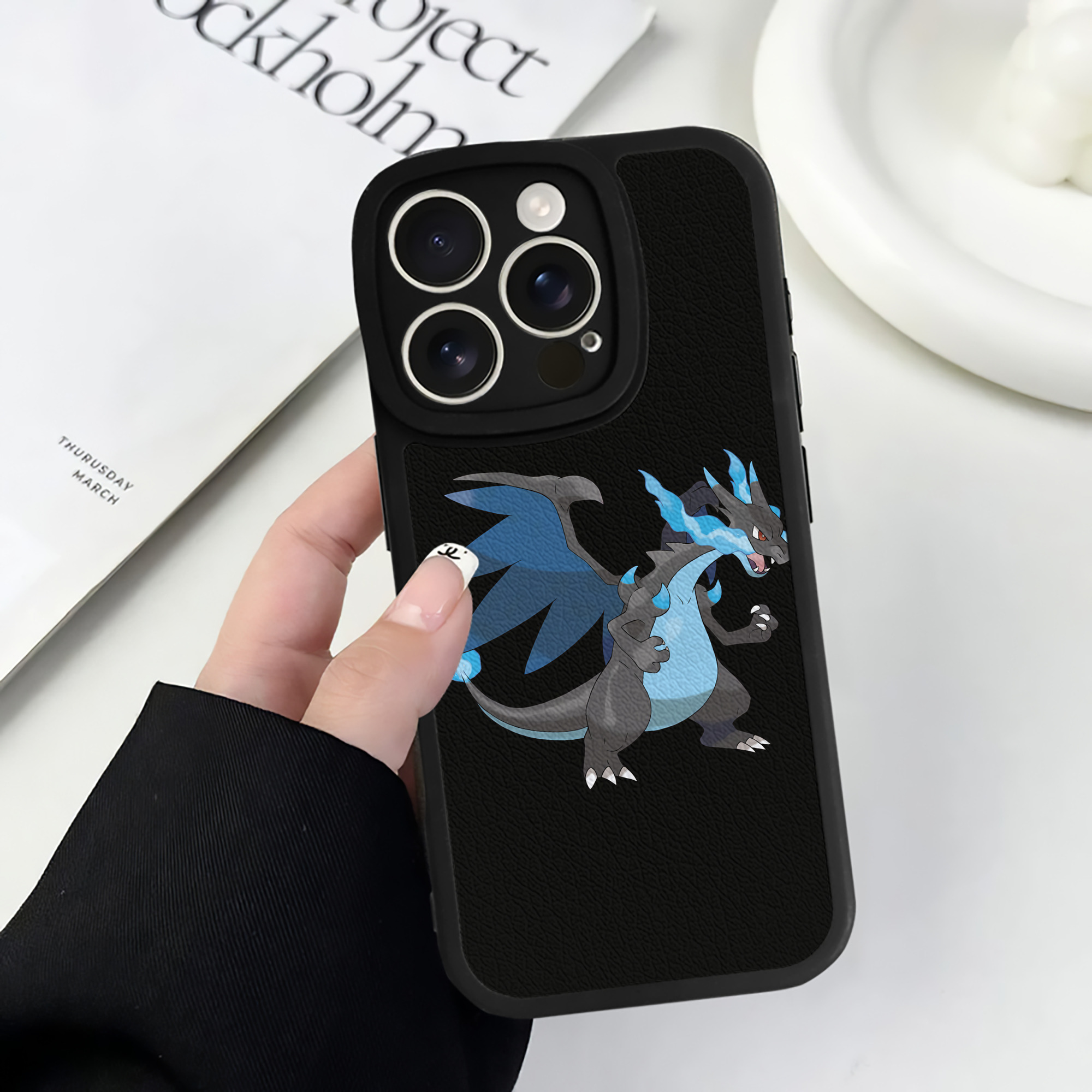 （画像用） ポケットモンスター Pokémon 【iPhone 16シリーズ対応】シリコンスマホケース（レザー調） 材質：シリコン